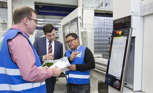 通往智能工厂 软硬件协同的智慧交响曲